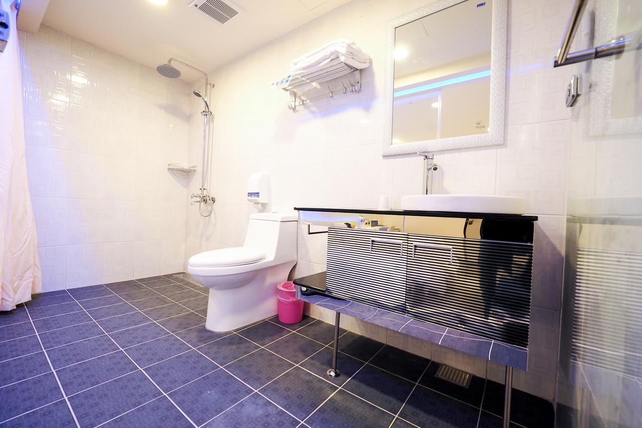 Galaxia Business Hotel Taichung Eksteriør billede