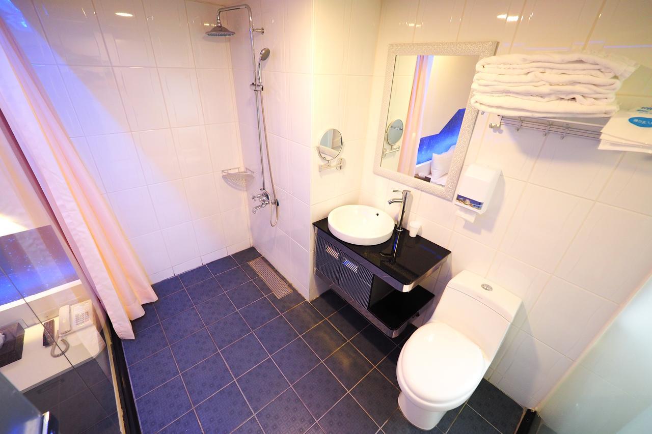 Galaxia Business Hotel Taichung Eksteriør billede