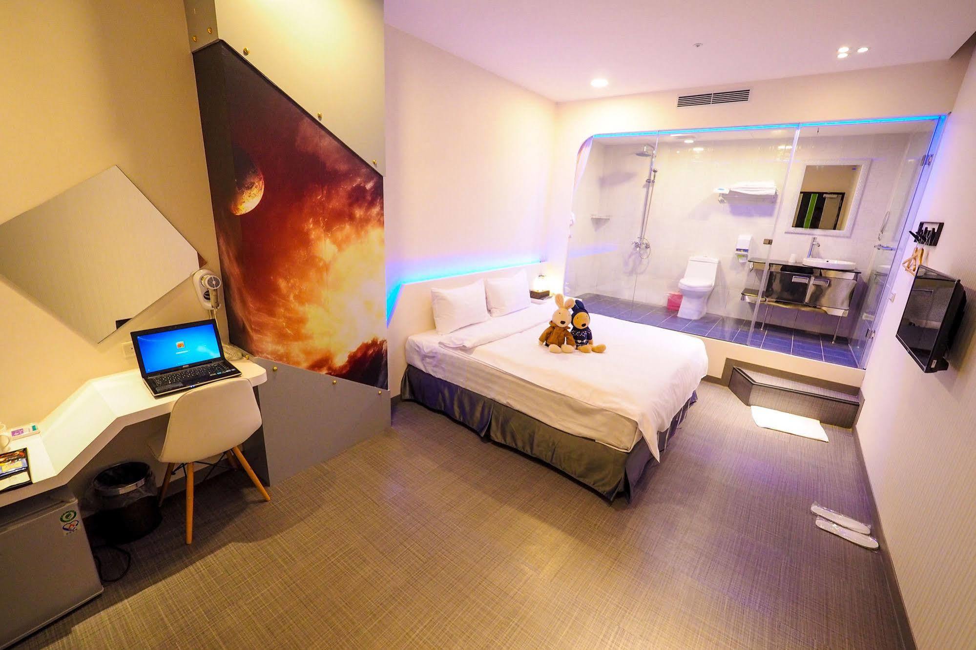 Galaxia Business Hotel Taichung Eksteriør billede