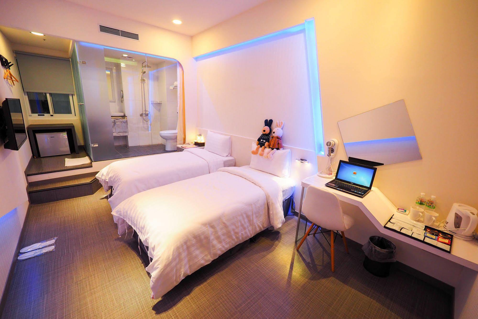 Galaxia Business Hotel Taichung Eksteriør billede