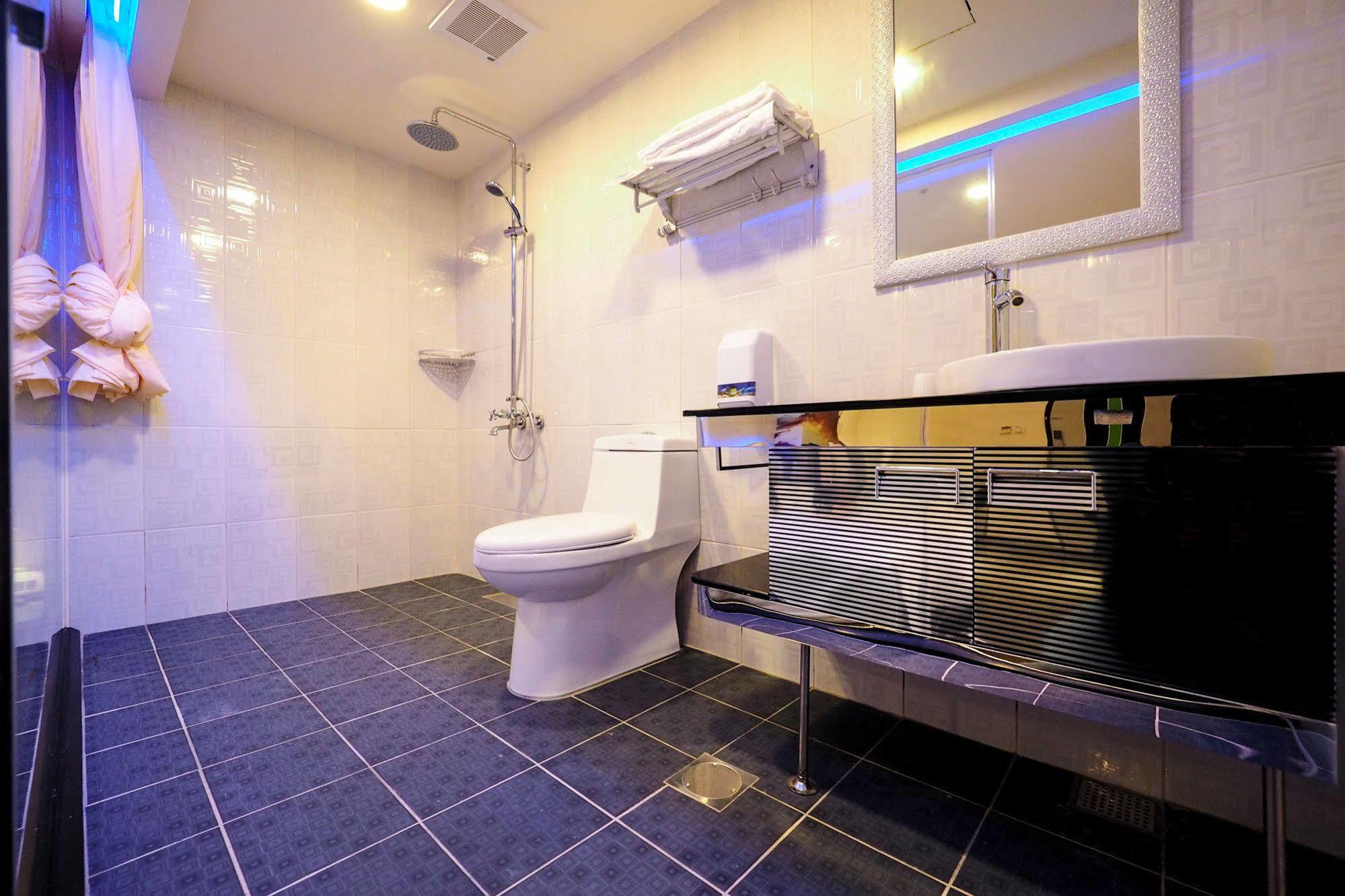 Galaxia Business Hotel Taichung Eksteriør billede