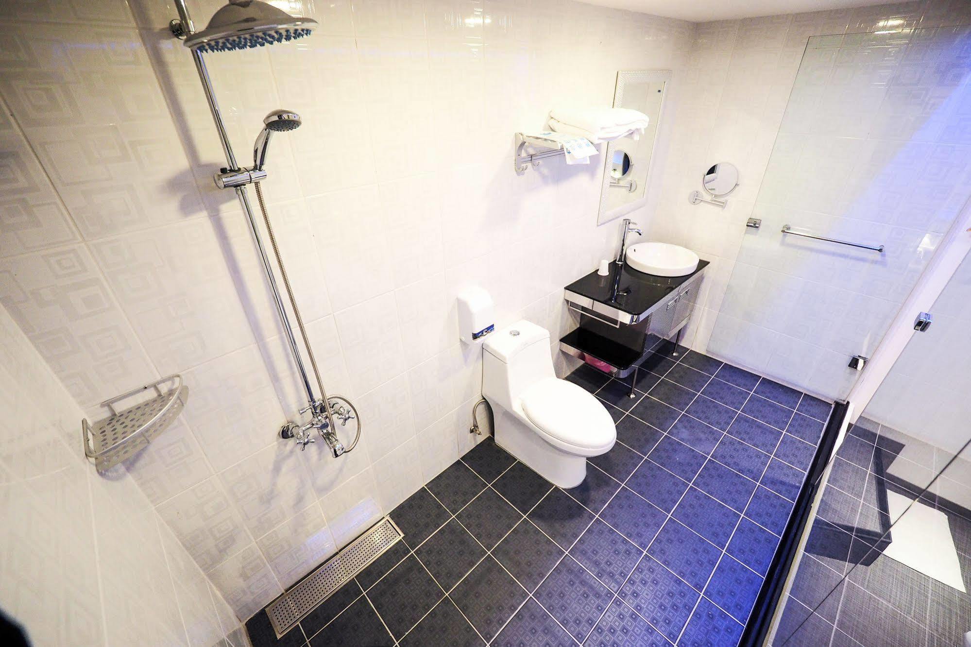 Galaxia Business Hotel Taichung Eksteriør billede