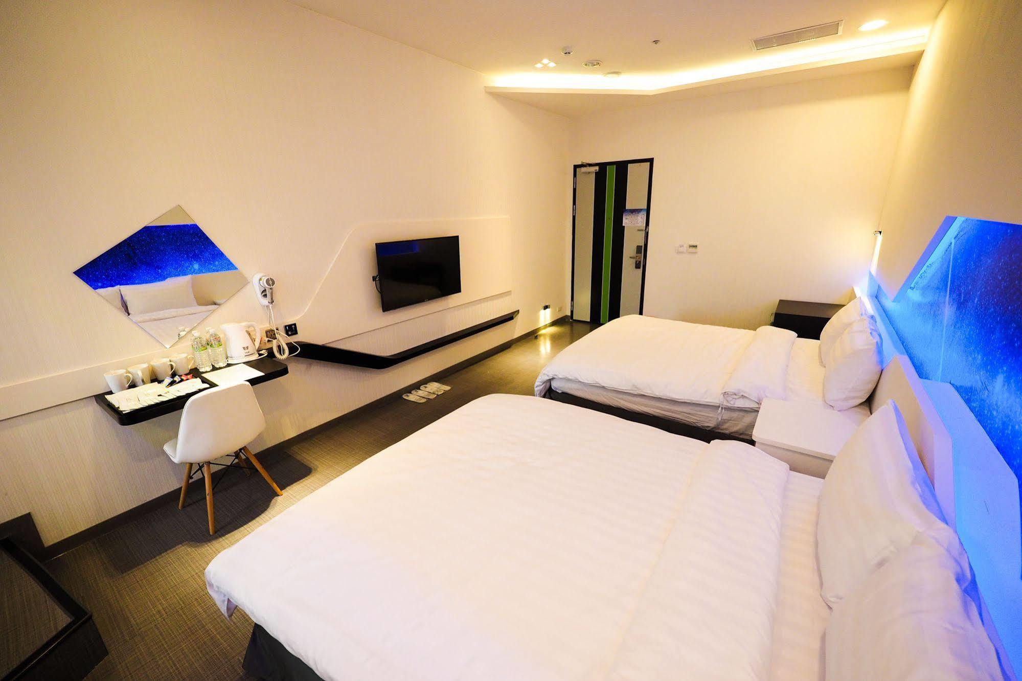 Galaxia Business Hotel Taichung Eksteriør billede
