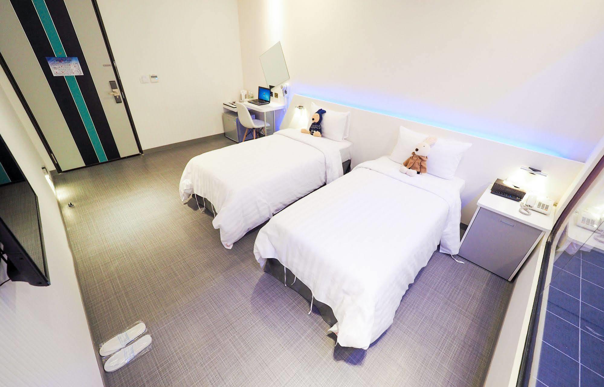 Galaxia Business Hotel Taichung Eksteriør billede