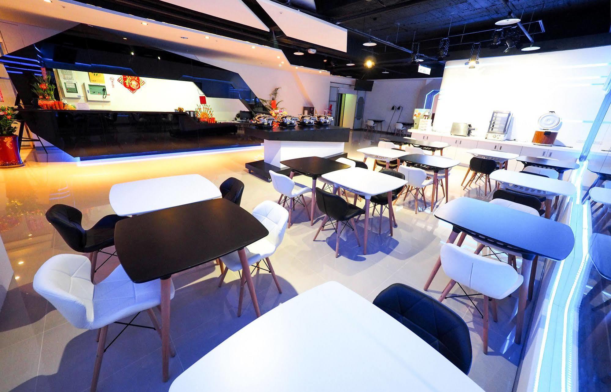 Galaxia Business Hotel Taichung Eksteriør billede